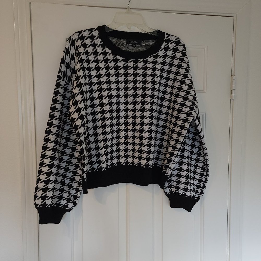 Lea and Viola Houndstooth Knit Pullover